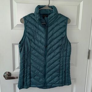 32 Degrees light weigh puffer vest. Size M